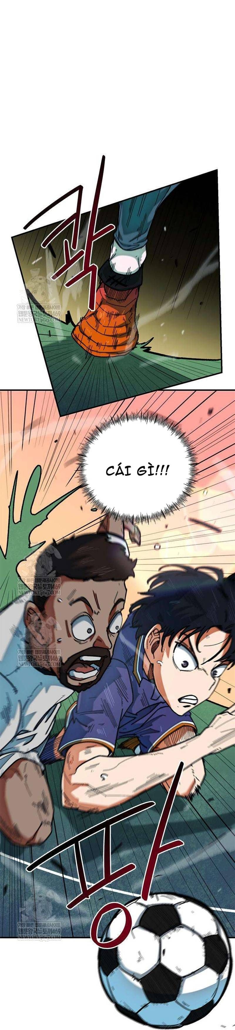 Tôi Bị Hiểu Lầm Là Siêu Sao Trên Sân Cỏ - Chapter 57 - Page 65